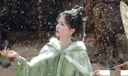 白鹿张凌赫最新狗仔爆料,甜蜜瞬间曝光，恋情疑再升级！